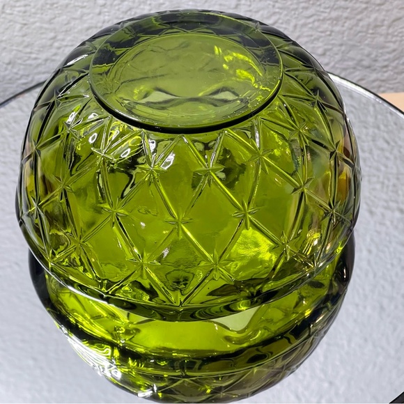 Vintage Emerald Green Pressed Glass Bowl — Diamond Starburst Pattern - Picture 7 of 9